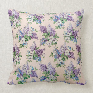 Flieder in Lila und Lavendel auf Vintage Tapete Kissen