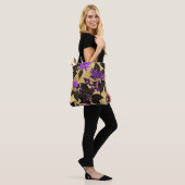 Fliederblüten mit schwarzen Blättern Tasche (Am Model)