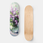 Fliederblütenstrauß in Lavendel Skateboard (Vorderseite)