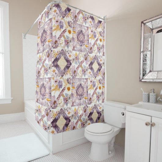 Fliederfarbene Patchwork-Quiltdecke im rustikalen Duschvorhang (Beispiel)