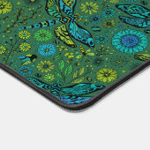 Fliege, Fliegenfliege auf smaragdgrünen Schreibtischunterlage (Ecke)