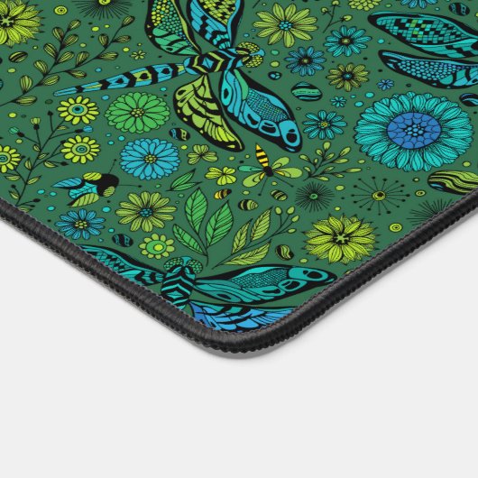 Fliege, Fliegenfliege auf smaragdgrünen Schreibtischunterlage (Ecke)