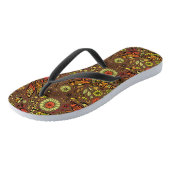 Fliege, Libelle auf Zimtbraun Badesandalen (Schrägansicht)