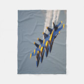 Fliege, zum mit den blauen Engeln zu schlafen Fleecedecke (Vorderseite)