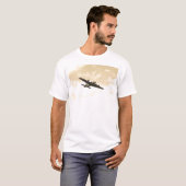 Fliegen-Festung im Flug T-Shirt (Vorne ganz)