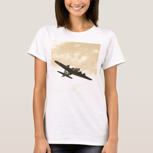 Fliegen-Festung im Flug T-Shirt (Vorderseite)