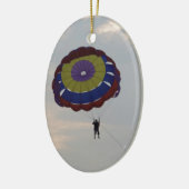 Fliegen mit einem parasail keramikornament (Links)