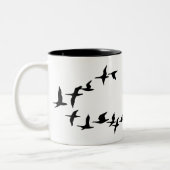 Fliegen-Südgans-Kaffee-Tasse Zweifarbige Tasse (Links)