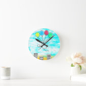 Fliegen über die Stadt mit Ballonen Runde Wanduhr (Zuhause)