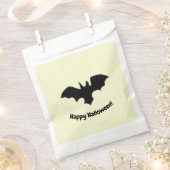 Fliegende Fledermaus auf gelber Gefallenstüte Geschenktütchen (Ausgeschnitten)