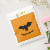 Fliegende Fledermaus auf orangefarbenem Gefallenbe Geschenktütchen (Versiegelt)