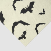 Fliegende Fledermäuse auf gelbem Seidenpapier (Detail)