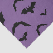 Fliegende Fledermäuse auf lila Seidenpapier (Detail)