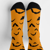 Fliegende Fledermäuse auf Orange Socken (Oben)