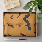 Fliegende Fledermäuse auf orangem Seidenpapier (Geschenk)