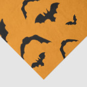 Fliegende Fledermäuse auf orangem Seidenpapier (Detail)