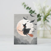 Fliegende Hexe auf ihrem Niedlichen Halloween im Z Postkarte (Stehend Vorderseite)