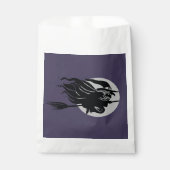 Fliegende Hexe saß vor einem Broomstick vor Geschenktütchen (Vorderseite)