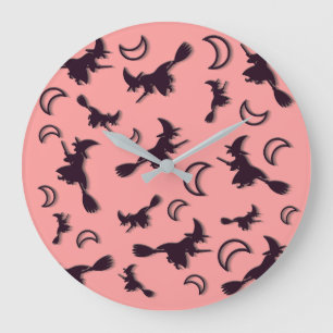 Fliegende Hexe unter Halbmond in der Halloween-Nac Große Wanduhr