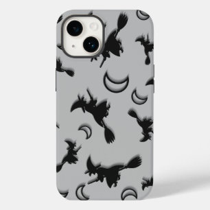 Fliegende Hexe zwischen Halbmond in der Halloween- Case-Mate iPhone 14 Hülle