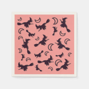 Fliegende Hexe zwischen Halbmond in der Halloween- Serviette