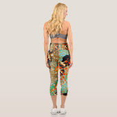FLIEGENDE KRÄNE MIT FRÜHBLUMEN CAPRI LEGGINGS (Rückseite)