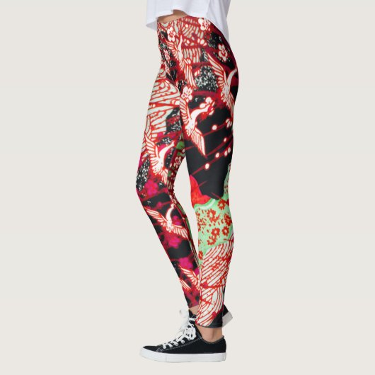 FLIEGENDE KRÄNE MIT FRÜHBLUMEN Rote Blüte Leggings (Links)
