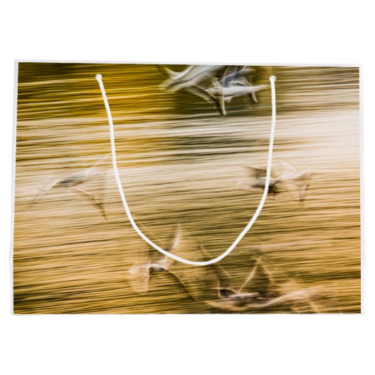 Fliegende Möwen - abstrakt Große Geschenktüte (Rückseite)