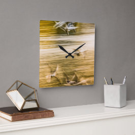 Fliegende Möwen - abstrakt Quadratische Wanduhr