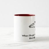 Fliegende Pflaume Zweifarbige Tasse (Mittel)