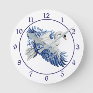 Fliegender blauer Schwan floral Runde Wanduhr