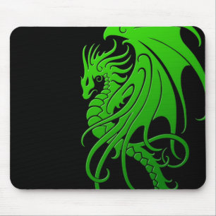 Fliegender Stammes- Drache - Grün auf Schwarzem Mousepad