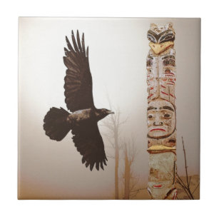 Fliegendes Raven & Totem Pole Fantasy Art Fliese