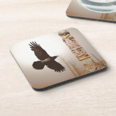 Fliegendes Raven & Totem Pole Fantasy Art Getränkeuntersetzer (Linke Seite)