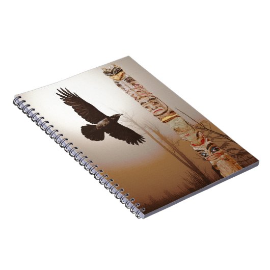 Fliegendes Raven & Totem Pole Fantasy Art Notizblock (Rechte Seite)