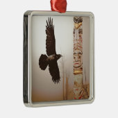 Fliegendes Raven & Totem Pole Fantasy Art Ornament Aus Metall (Rechts)