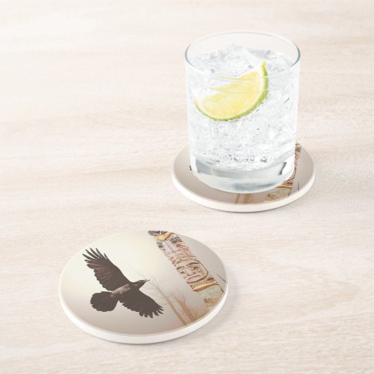 Fliegendes Raven & Totem Pole Fantasy Art Sandstein Untersetzer (Seite)