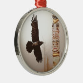 Fliegendes Raven & Totem Pole Fantasy Art Silbernes Ornament (Rechts)