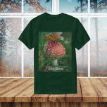 Fliegenpilz mit grünem Gras T-Shirt<br><div class="desc">Einer der schönsten Herbstpilze (rote Amanita Muskaria oder Fliege agaric) in seiner Perfektion für Naturliebhaber oder diejenigen,  die gewollt,  einen hellen Akzent zu ihrem Outfit hinzuzufügen. Bitte personalisieren Sie diesen T - Shirt und fügen Sie Ihre eigene Nachricht hinzu.</div>