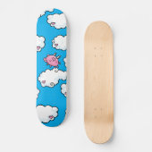 Fliegenschwein tanzt auf Wolken Skateboard (Vorderseite)