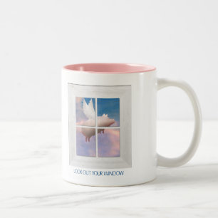 Fliegenschwein während der Fenster-Tasse Zweifarbige Tasse