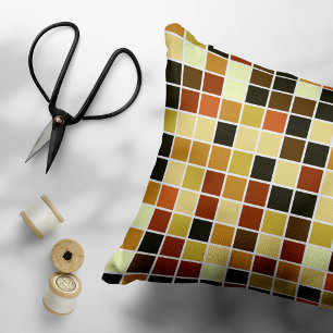 Fliesen, braune Mosaikfliesen, geometrisches Muste Dekokissen