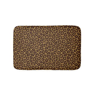 Fliesenhintergrund mit einem Leopardpelz Badematte