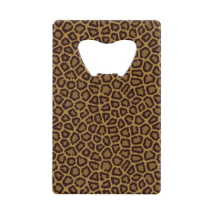 Fliesenhintergrund mit einem Leopardpelz Geldbeutel Flaschenöffner