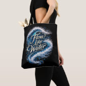 Fließe wie Wasser Tasche (Von Nahem)