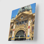 Flinders Straßen-Station Quadratische Wanduhr (Winkel)