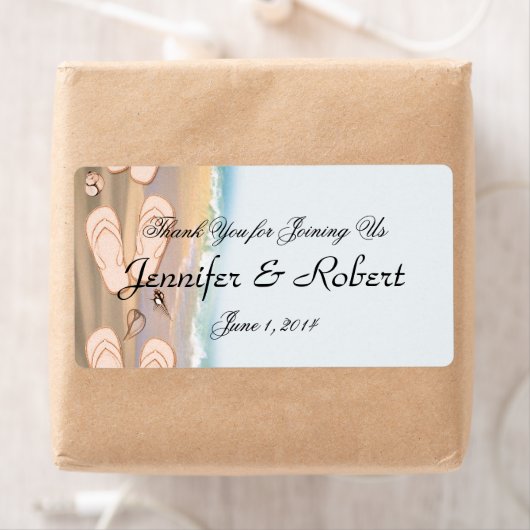 Flip Flops auf dem Beachwasser-Flaschenetikett (Insitu)