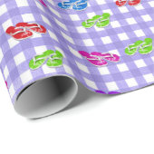 Flip-Flops auf Gingham Geschenkpapier (Rolleneckpunkt)