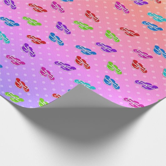 Flip-Flops auf Rainbow Polka Dot Geschenkpapier (Ecke)