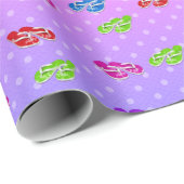 Flip-Flops auf Rainbow Polka Dot Geschenkpapier (Rolleneckpunkt)